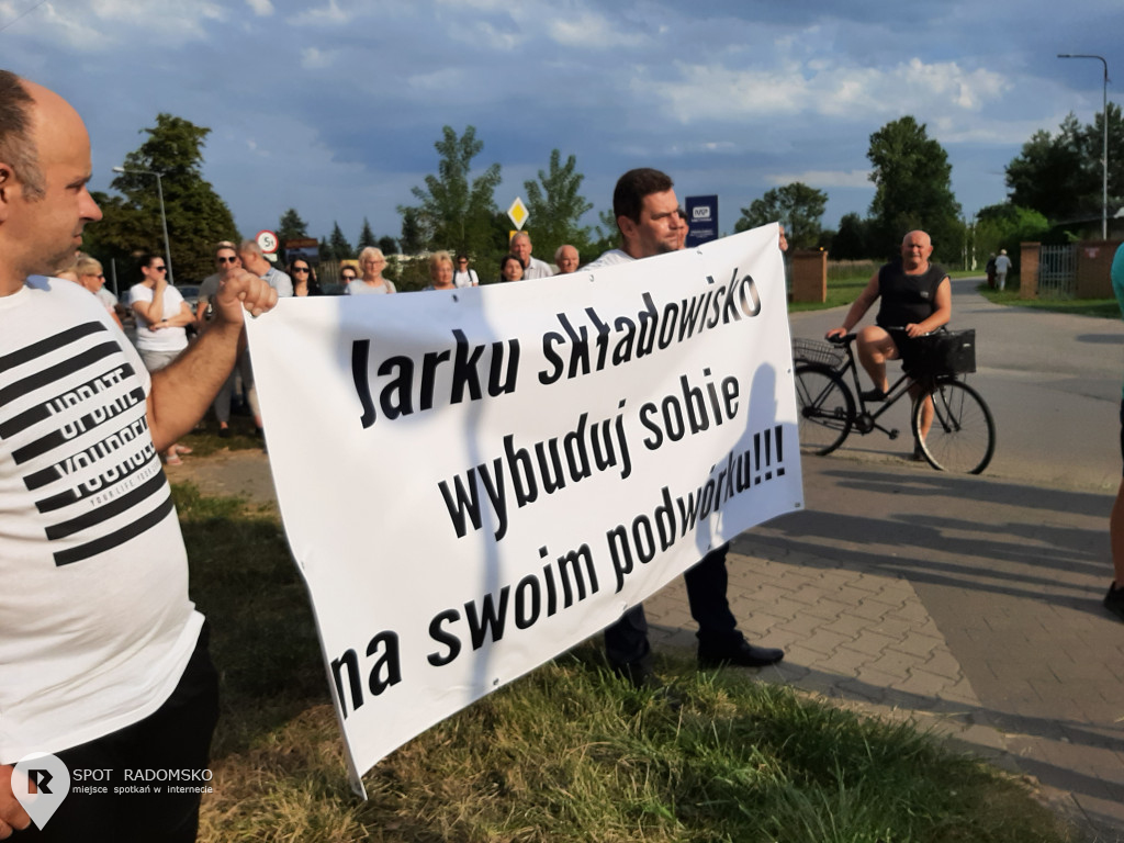 ? Protest mieszkańców Radomska przy ul. Zgoda 14