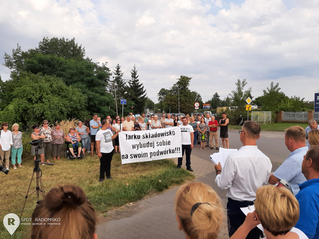 ? Protest mieszkańców Radomska przy ul. Zgoda 14