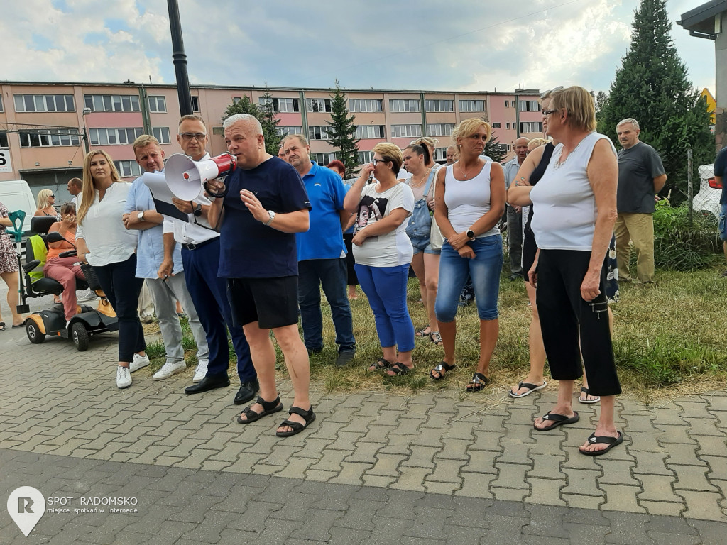 ? Protest mieszkańców Radomska przy ul. Zgoda 14
