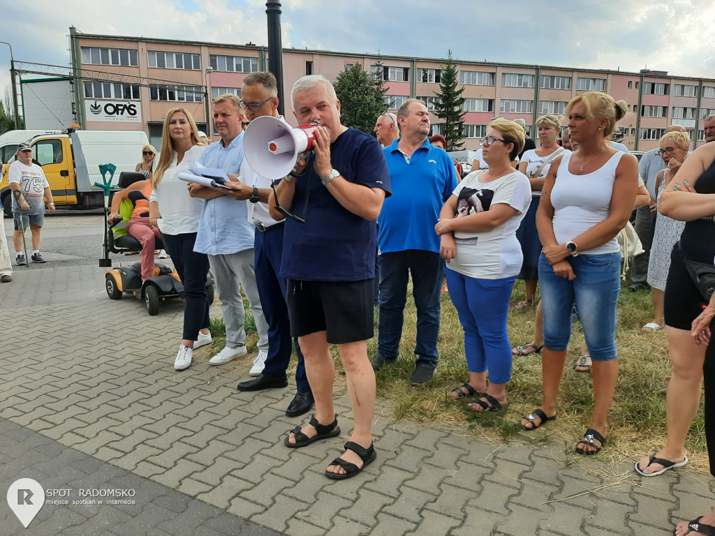 ? Protest mieszkańców Radomska przy ul. Zgoda 14