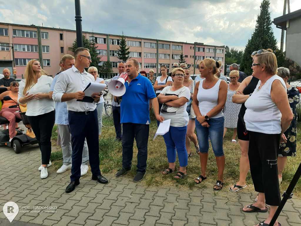 ? Protest mieszkańców Radomska przy ul. Zgoda 14