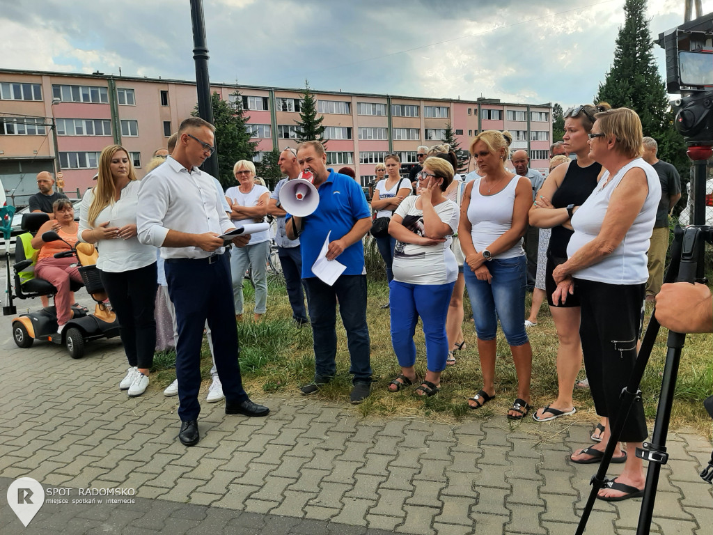 ? Protest mieszkańców Radomska przy ul. Zgoda 14