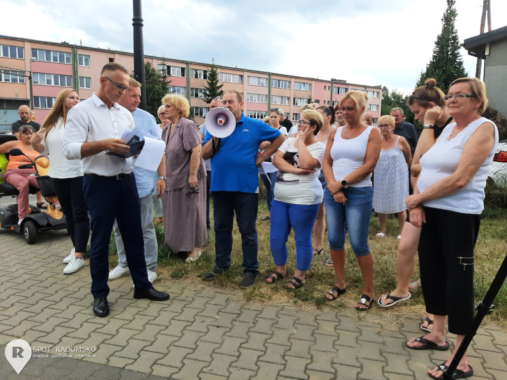 ? Protest mieszkańców Radomska przy ul. Zgoda 14