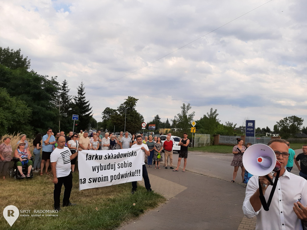 ? Protest mieszkańców Radomska przy ul. Zgoda 14
