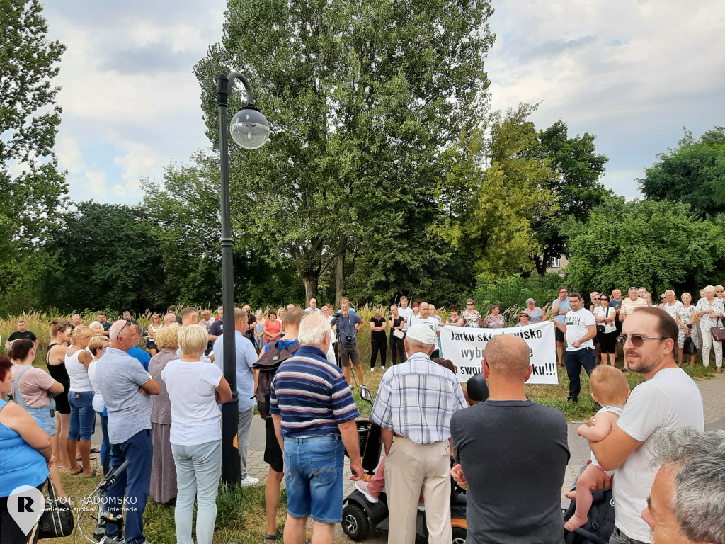 ? Protest mieszkańców Radomska przy ul. Zgoda 14