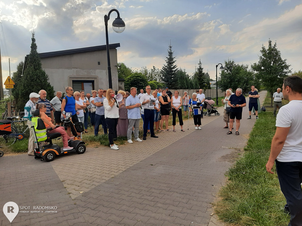 ? Protest mieszkańców Radomska przy ul. Zgoda 14