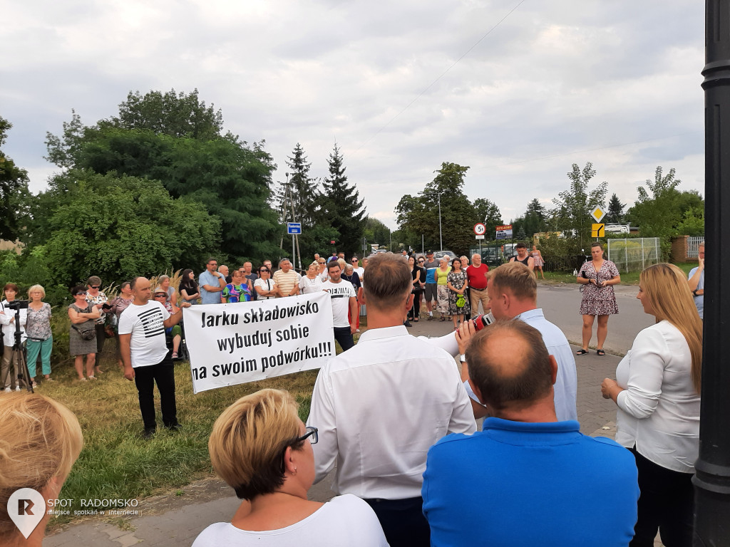 ? Protest mieszkańców Radomska przy ul. Zgoda 14