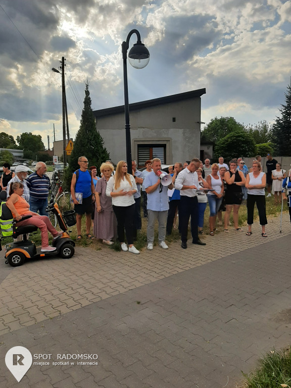 ? Protest mieszkańców Radomska przy ul. Zgoda 14