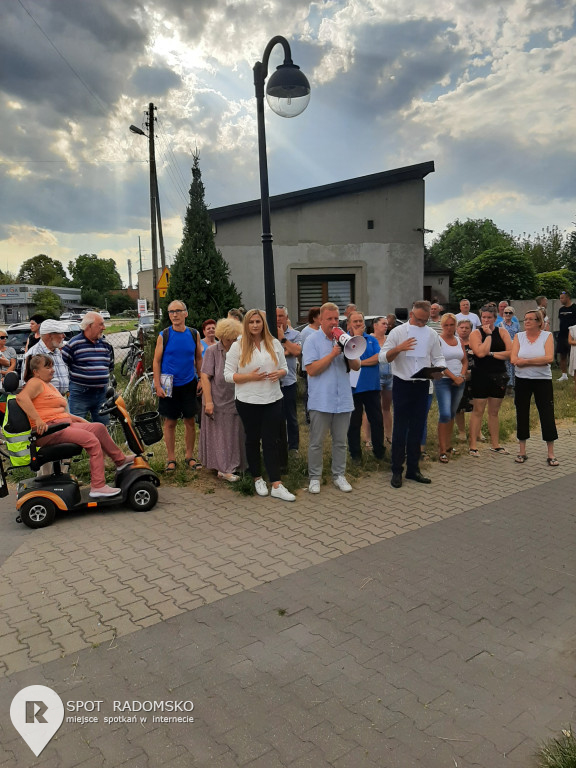 ? Protest mieszkańców Radomska przy ul. Zgoda 14
