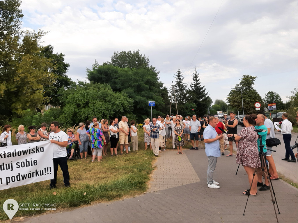 ? Protest mieszkańców Radomska przy ul. Zgoda 14