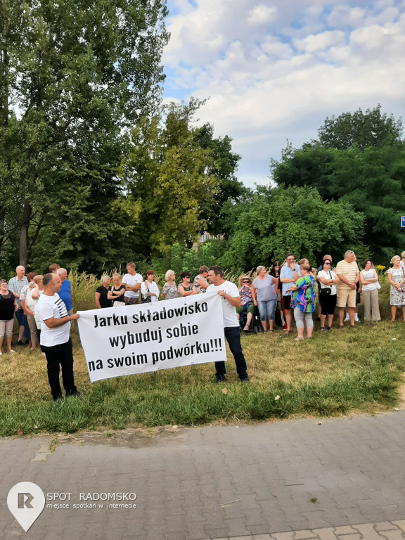 ? Protest mieszkańców Radomska przy ul. Zgoda 14