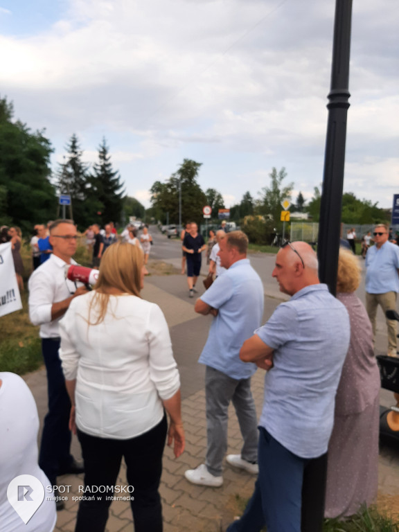 ? Protest mieszkańców Radomska przy ul. Zgoda 14