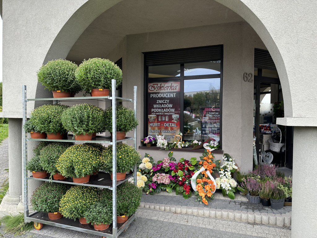 Hurtownia zniczy i kwiatów sztucznych Iskierka