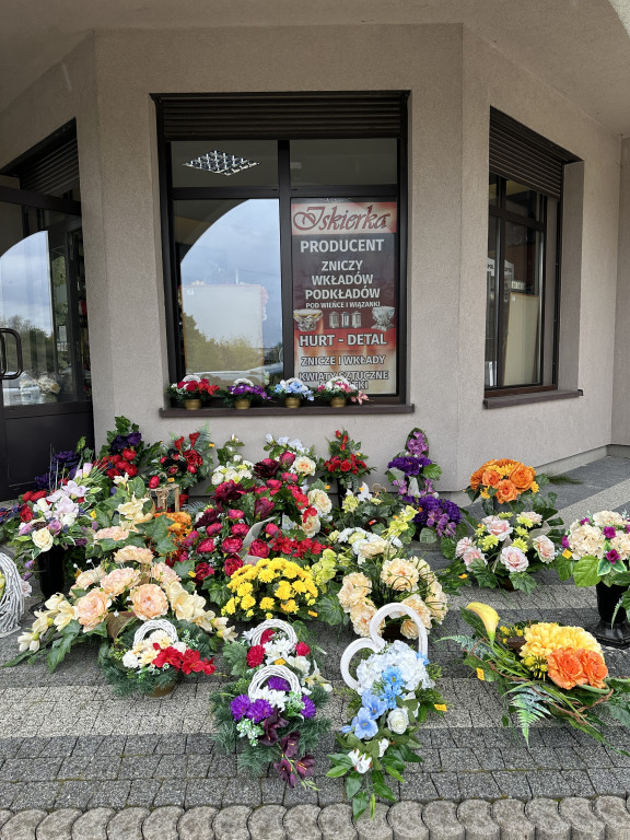 Hurtownia zniczy i kwiatów sztucznych Iskierka