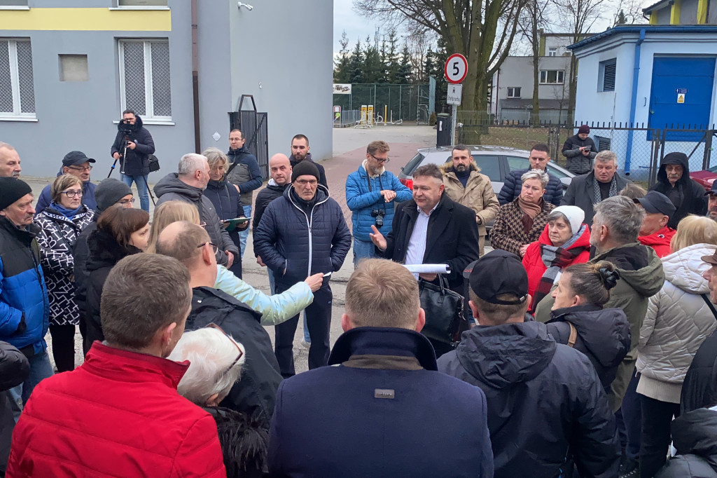 Mieszkańcy Radomska protestowali przy Przyszkolnej