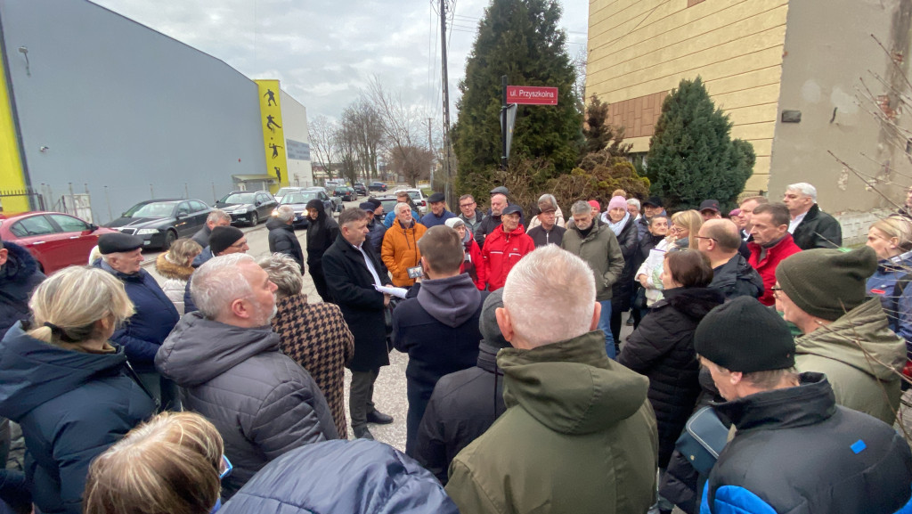 Mieszkańcy Radomska protestowali przy Przyszkolnej