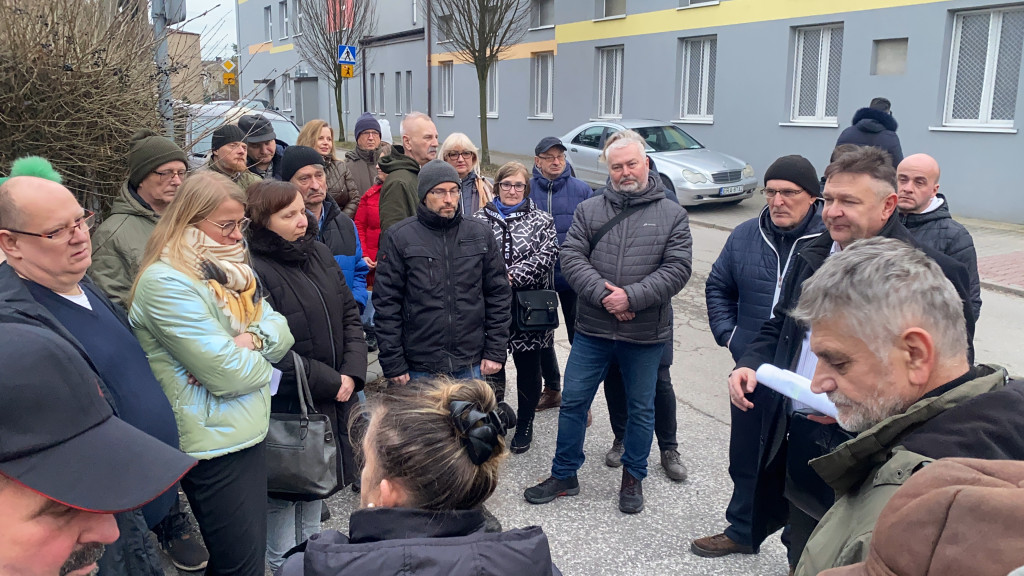 Mieszkańcy Radomska protestowali przy Przyszkolnej