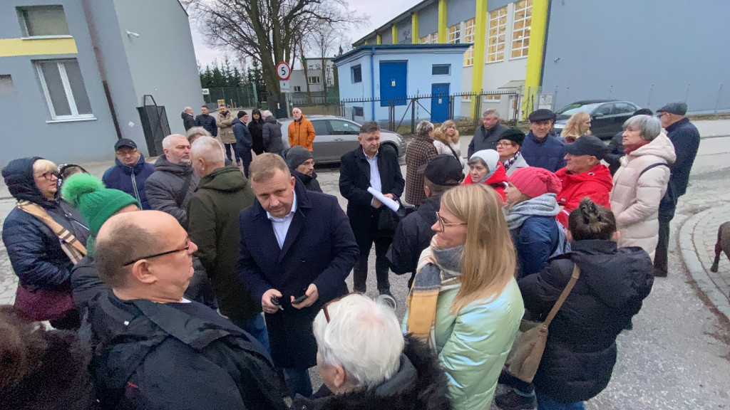 Mieszkańcy Radomska protestowali przy Przyszkolnej