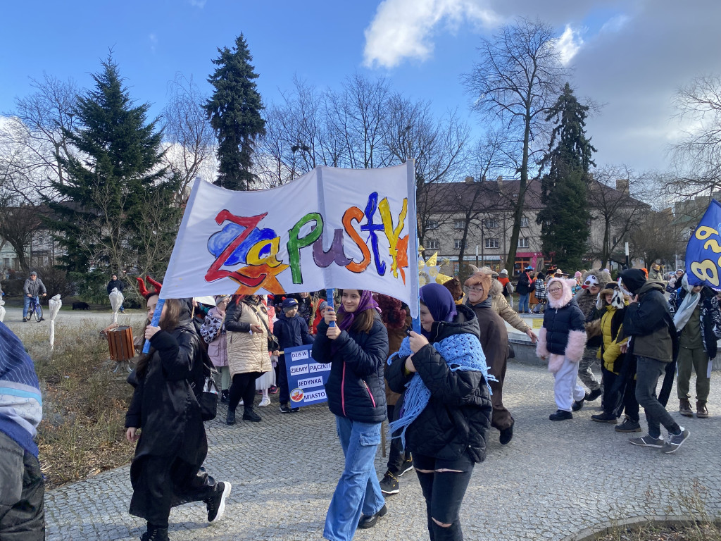 Zapusty w Radomsku 2024. Barwny ostatkowy korowód