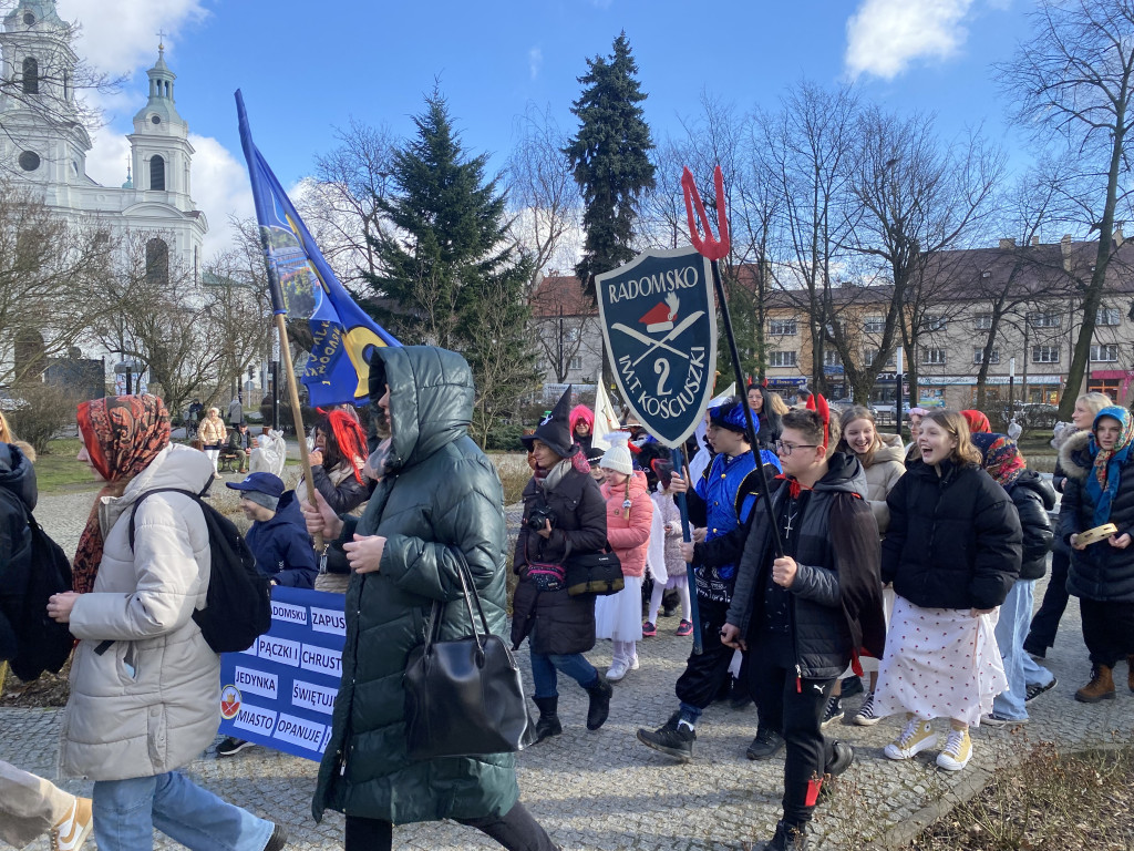 Zapusty w Radomsku 2024. Barwny ostatkowy korowód