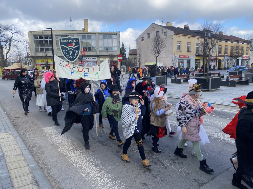 Zapusty w Radomsku 2024. Barwny ostatkowy korowód