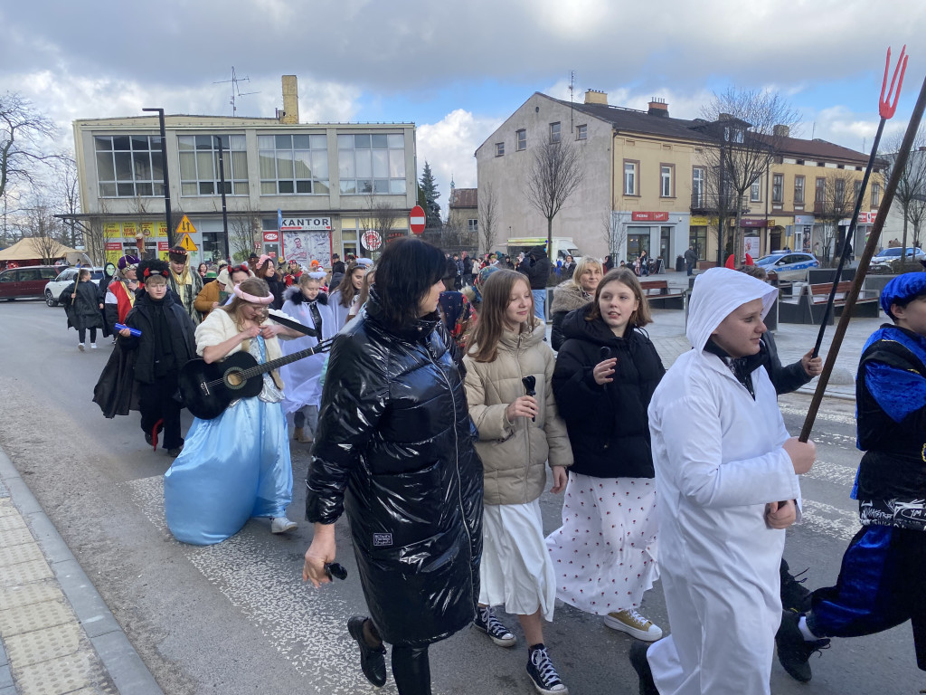 Zapusty w Radomsku 2024. Barwny ostatkowy korowód