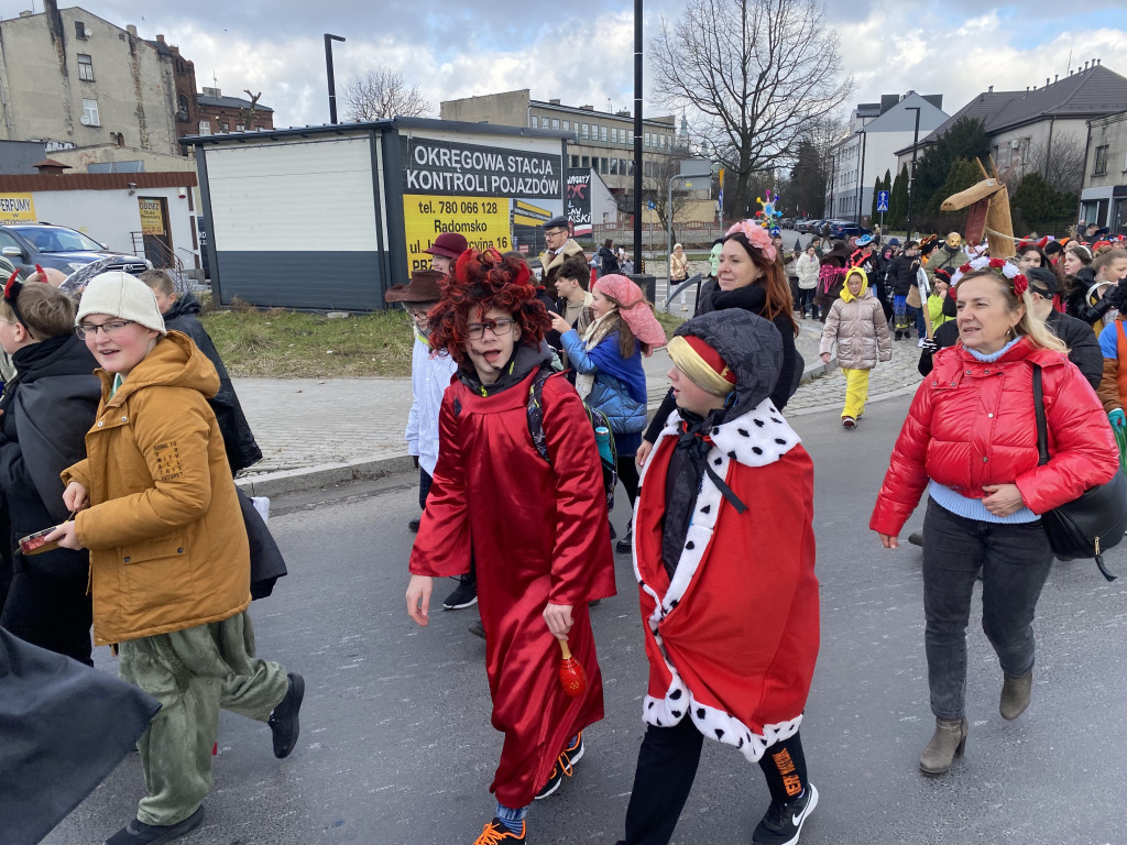 Zapusty w Radomsku 2024. Barwny ostatkowy korowód