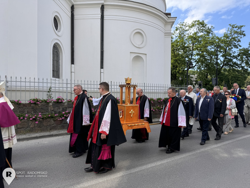 Procesja z Relikwiami Świętej Jadwigi Królowej
