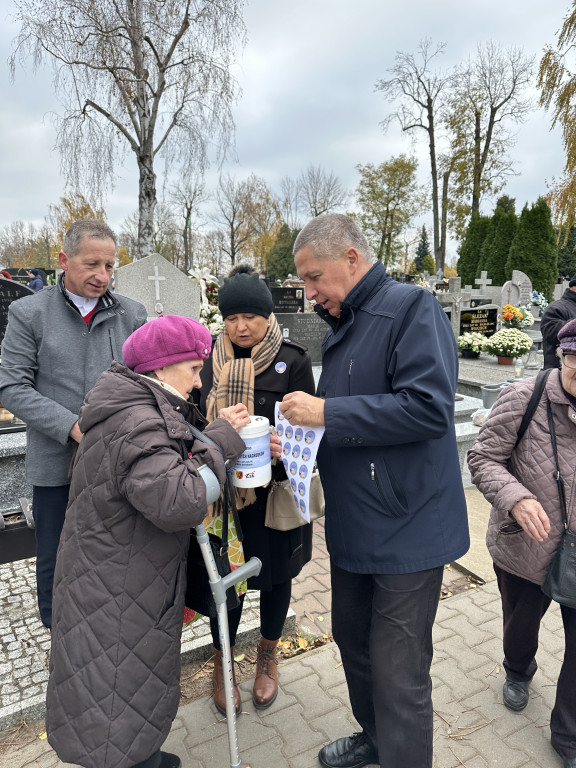 Kwesta 2024 na cmentarzach w Radomsku [FOTO]