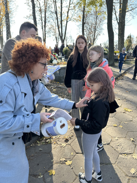 Kwesta 2024 na cmentarzach w Radomsku [FOTO]