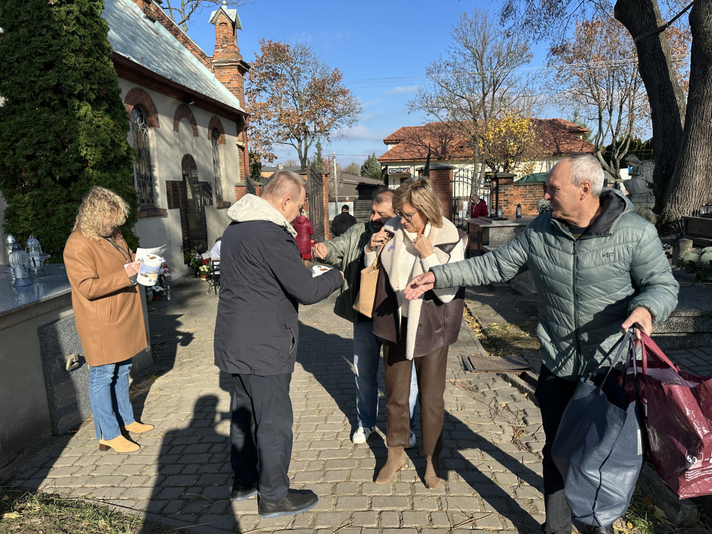 Kwesta 2024 na cmentarzach w Radomsku [FOTO]