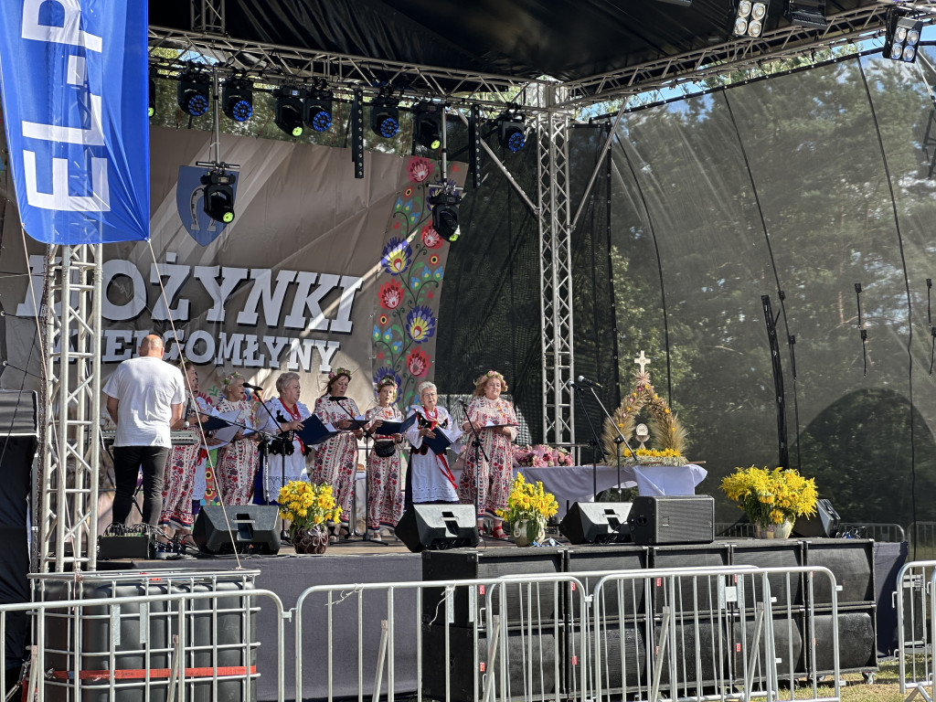 Dożynki w Wielgomłynach 2025 - rolnicy świętowali