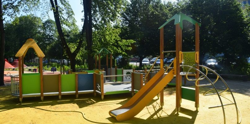 Park Świętojański w Radomsku zyskał nowy blask. To będzie miejsce spotkań, zabawy i integracji dla mieszkańców Radomska. //spotradomsko.pl // foto: UM Radomsko