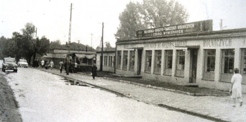 Historzcyne zjęcia Radomska - Fotografie z dawnych lat - ul. Krasickiego - sklep z narzędziami w Radomsku.