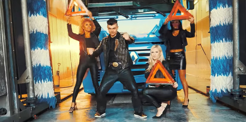 Tomasz Niecik będzie jedną z gwiazd tegorocznych Dożynek Gminy Kleszczów w Wolnicy / 25.08.2019 // fot: youtube.com  Tomasz Niecik  - Zabieram Cię na warsztat źródło: https://youtu.be/1jzHNCqr_SE  / spotradomsko.pl