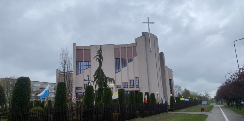 Fot: 03.05.2021 - Kościół pw. NMP Królowej Polski przy ul. Piastowskiej w Radomsku - 