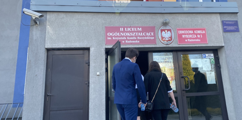 04.05.2021 - II Liceum Ogólnokształcące w Radomsku / Rozpoczynają się matury /SpotRadomsko.pl