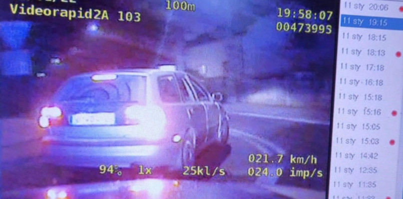 fot: policjanci z Piotrkowskiej Komendy Powiatowej Policji ruszyli za uciekinierem w pościg 