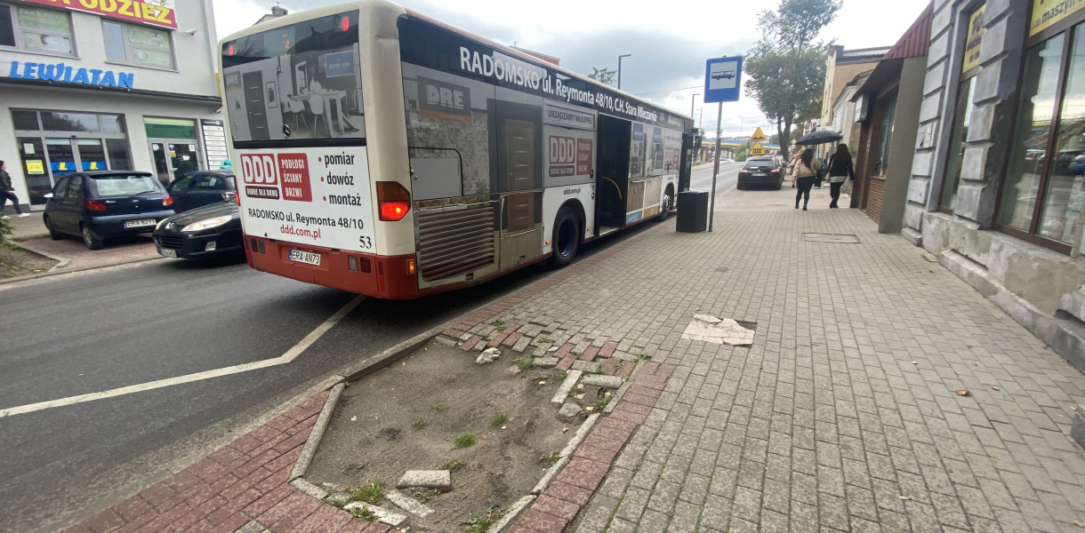 fot: pogoda dzisiaj taka, że aż miło wsiąść do bezpłatnego autobusu