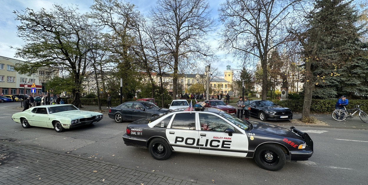 fot: plac 3 Maja w Radomsku, przed rozpoczęciem parady klasyków w Radomsku