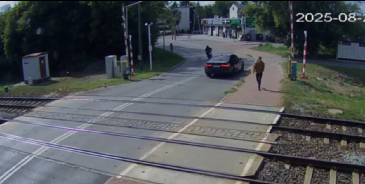 fot: KPP Radomsko, nietrzeźwy uderza w BMW