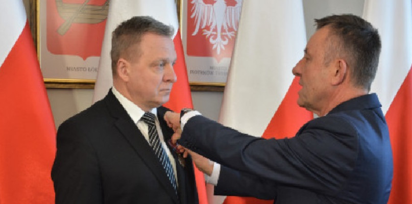 fot. Łódzki Urząd Wojewódzki w Łodzi Krzysztof Zygma odznaczony przez wojewodę