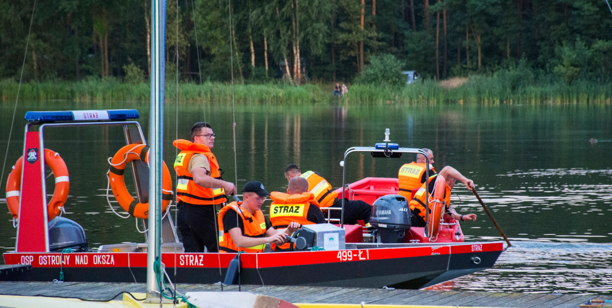 fot: OSP Ostrowy nad Okszą / Przed godziną 22. wyłowiono ciało denata