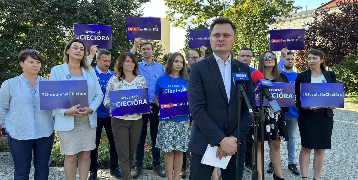 fot: piątkowa konferencja na placu 3 Maja w Radomsku 