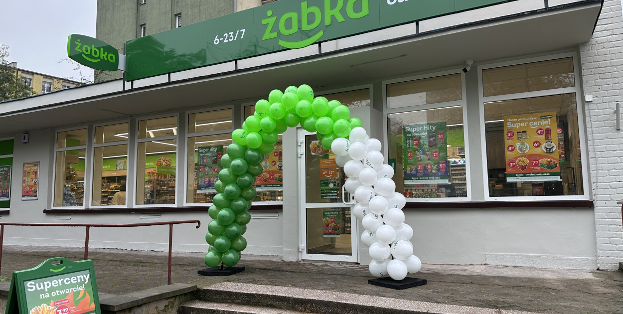 fot: sklep Żabka w Radomsku przy ulicy Piastowskiej 2