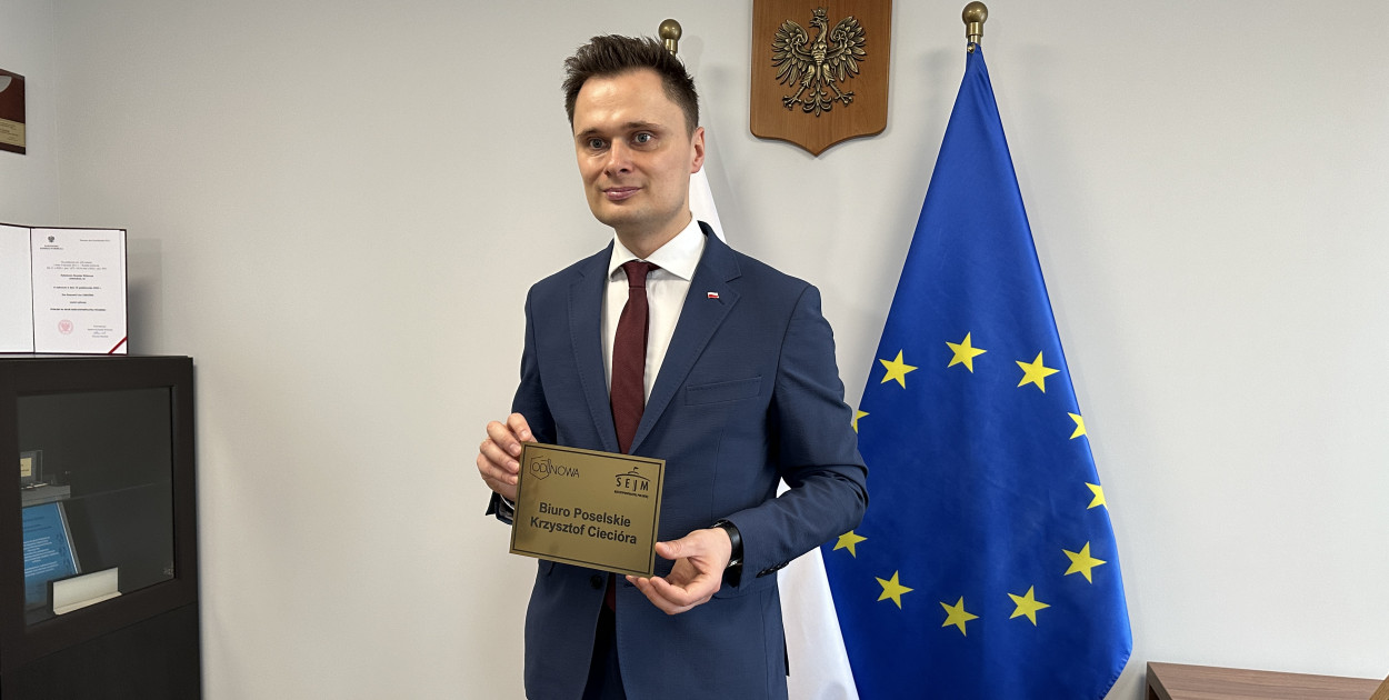 fot: Krzysztof Ciecióra w biurze poselskim przy ul. Piłsudskiego 4