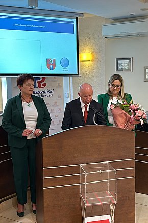 I sesja Rady Powiatu Radomszczańskiego-144