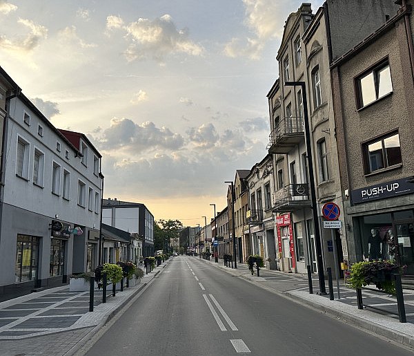 Radomsko: zatrzymany za przejście w miejscu niedozwolonym był poszukiwany! -18345