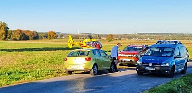 Wypadek drogowy w Kawęczynie: rowerzystka przetransportowana do szpitala śmigłowce-19136