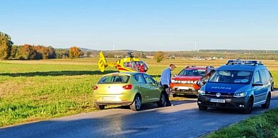 Wypadek drogowy w Kawęczynie: rowerzystka przetransportowana do szpitala śmigłowce-19136